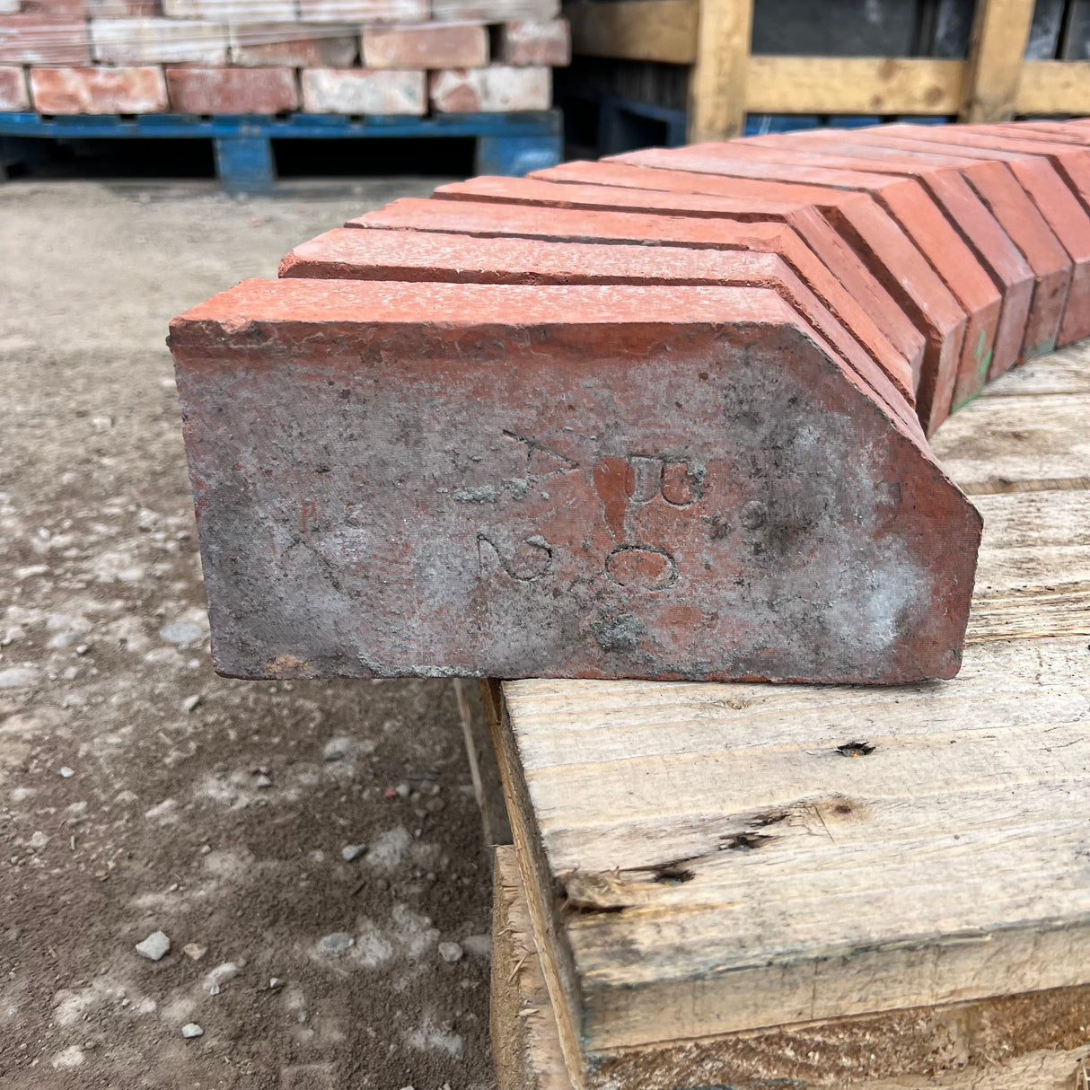 Reclaimed Angled Cant Brick Window Arch - Job Lot