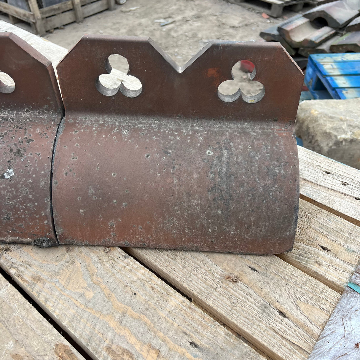 Reclaimed Terracotta Red Half Round Clover Clay Roof Ridge Tile - Job Lot