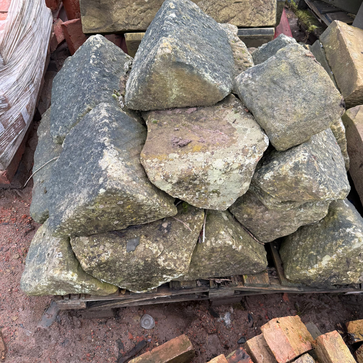 Reclaimed Triangle Stone Wall Coping - Job Lot