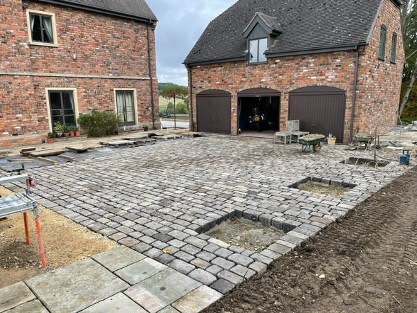 Reclaimed Grit Stone Cobble Driveway in Cotswolds