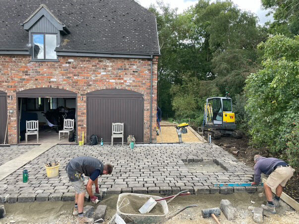 Reclaimed Grit Stone Cobbles - Per Bag
