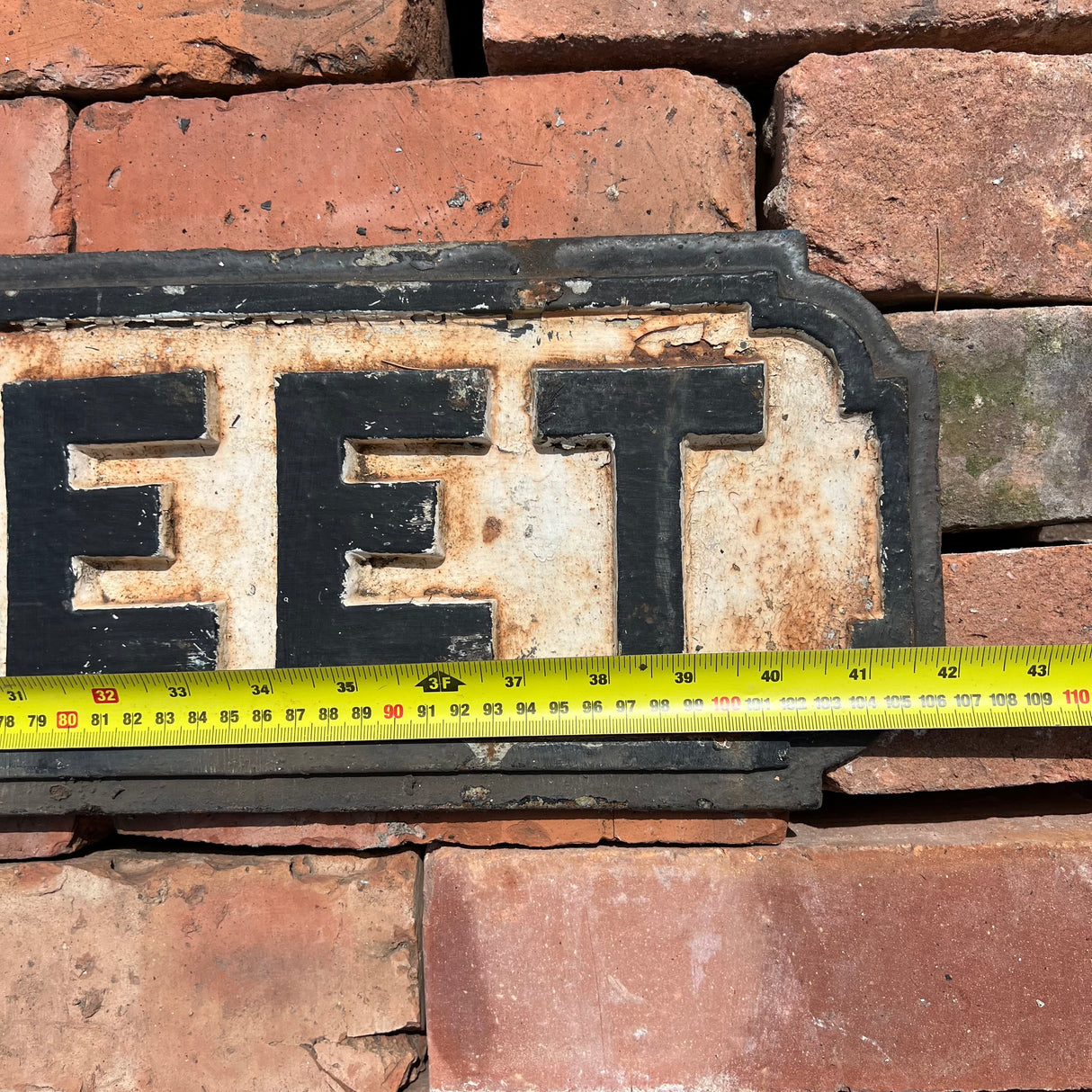 Original Cast Iron ‘Queen Street’ Sign