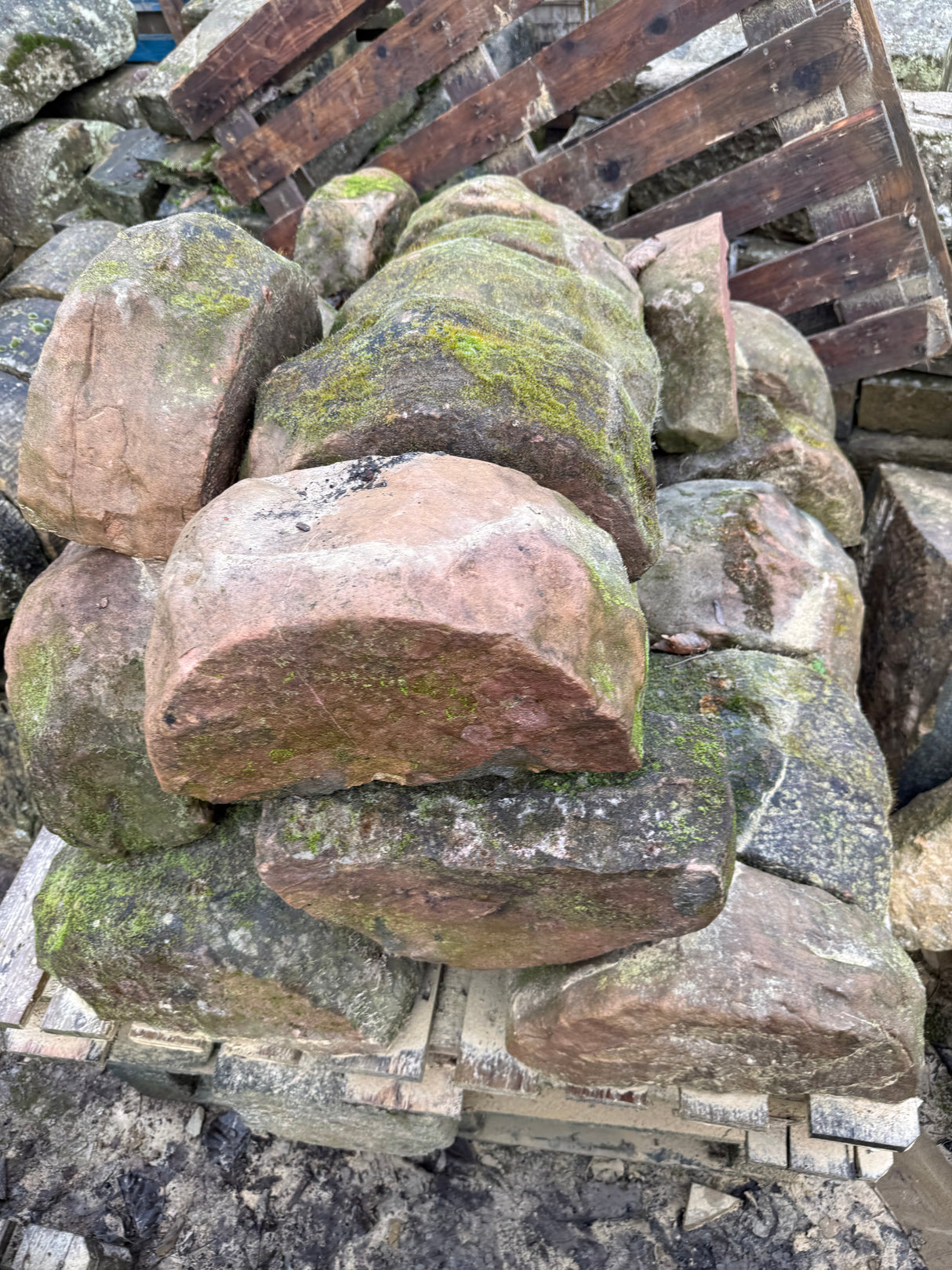 Reclaimed Red Sandstone Round Stone Coping - Job Lot
