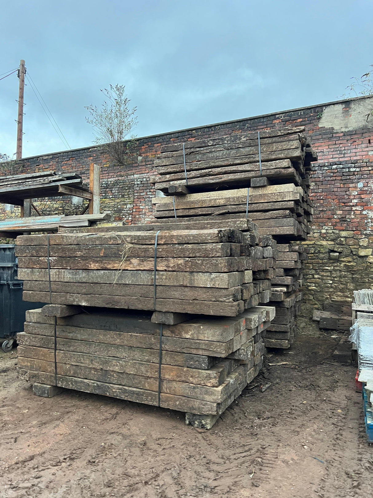 Reclaimed Oak Timber Railway Sleeper - Grade A - 8.5ft - Reclaimed Brick Company