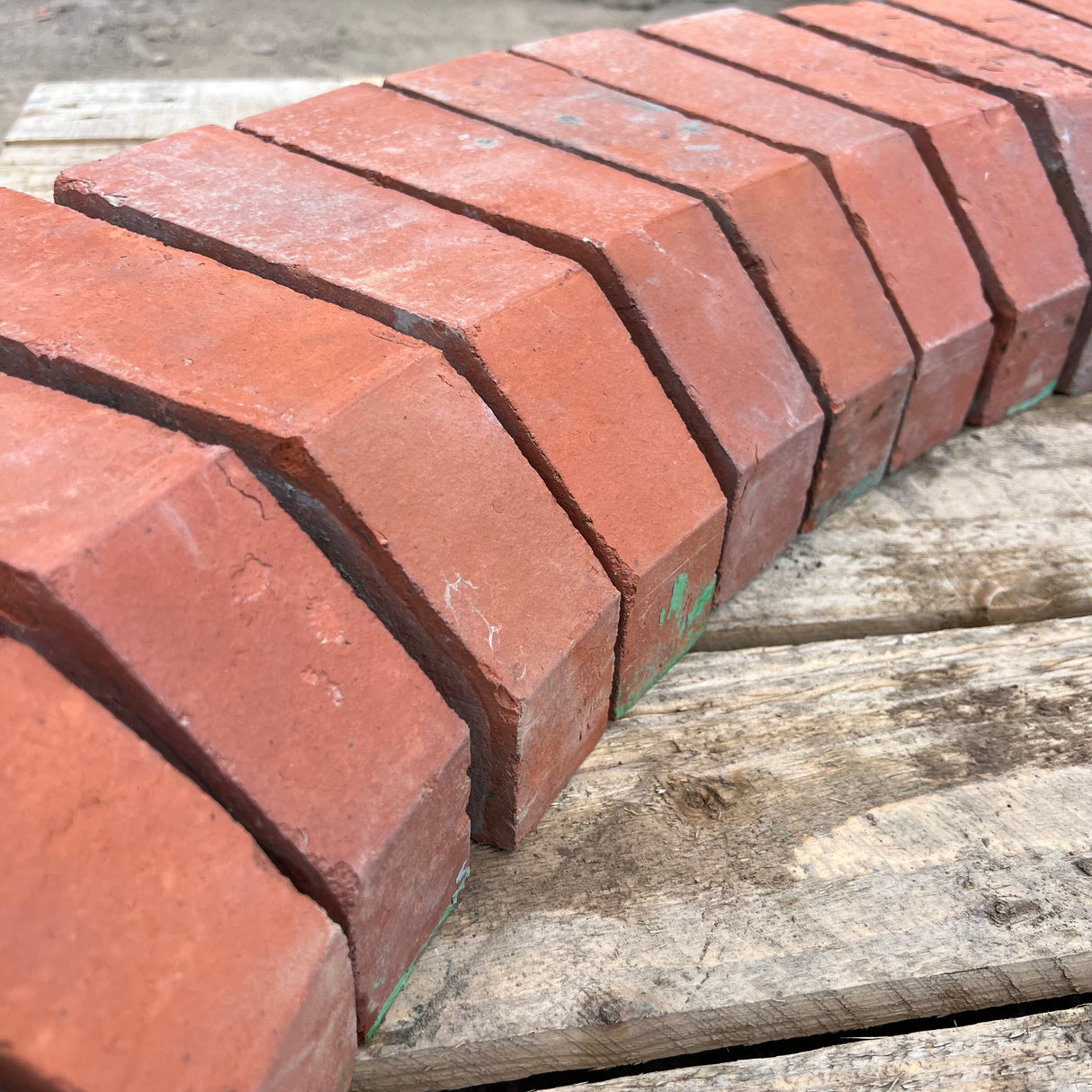 Reclaimed Angled Cant Brick Window Arch - Job Lot