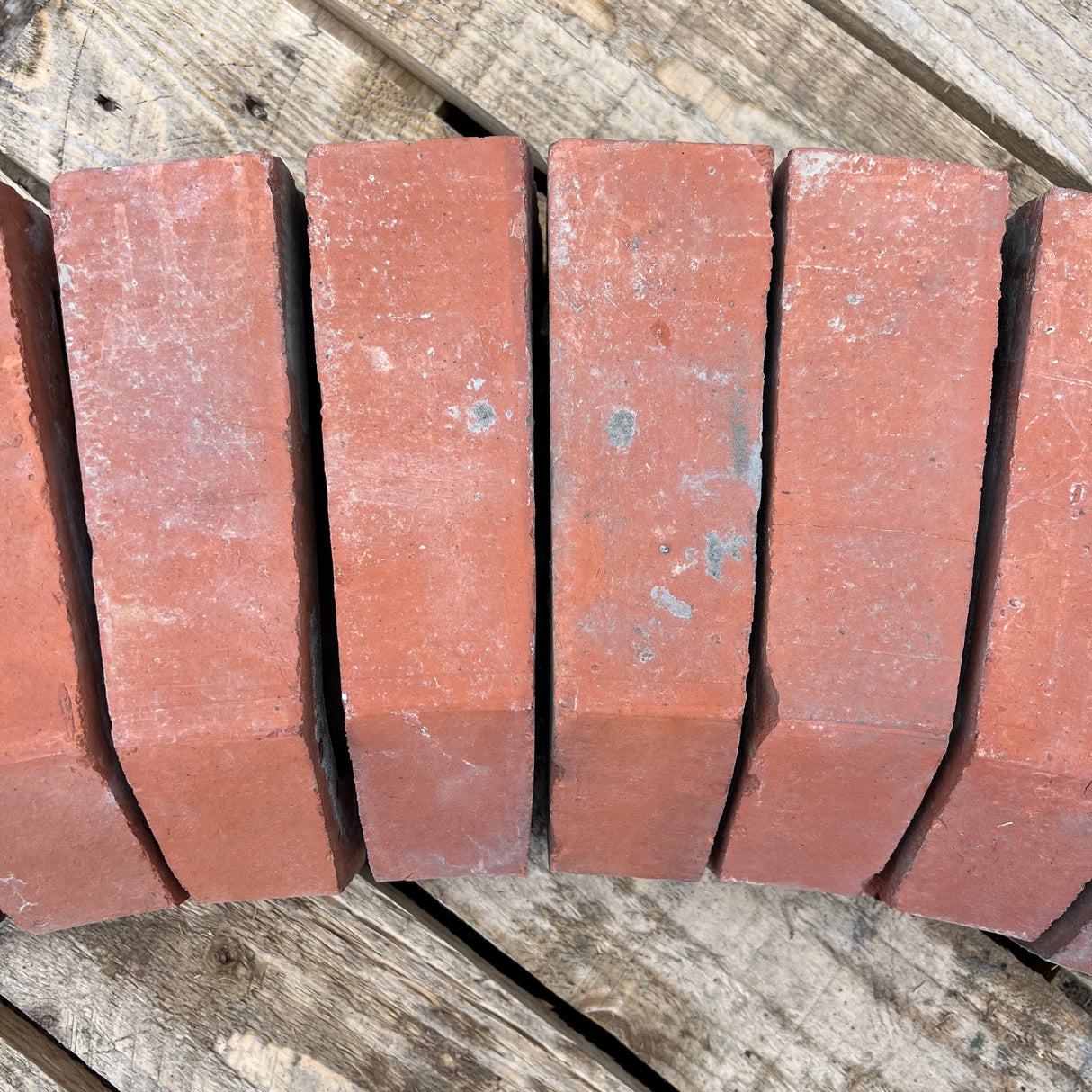 Reclaimed Angled Cant Brick Window Arch - Job Lot