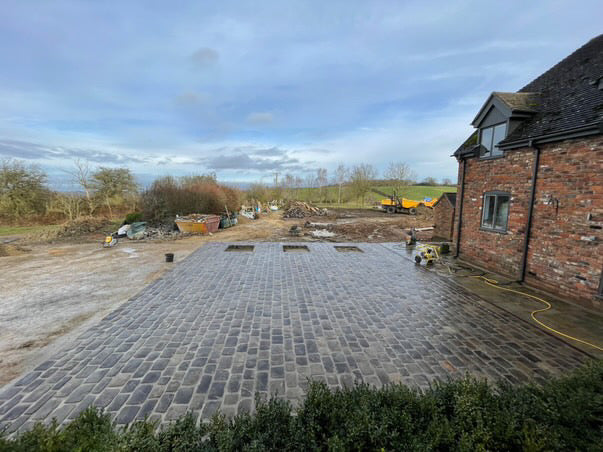 Reclaimed Grit Stone Cobble Driveway in Cotswolds