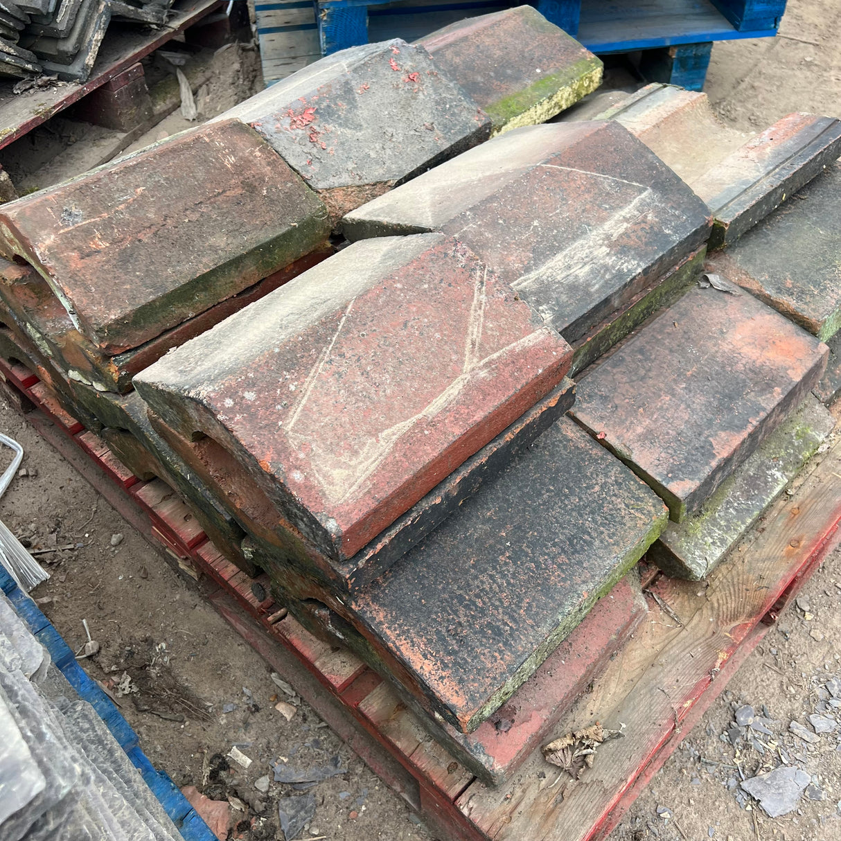 Reclaimed Weathered Red Triangle Wall Coping Brick - Job Lot of 25ft
