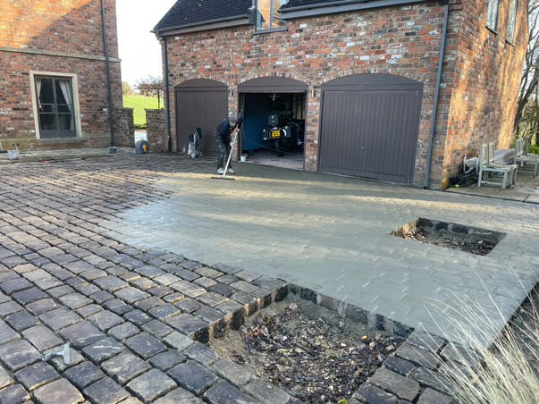Reclaimed Grit Stone Cobble Driveway in Cotswolds