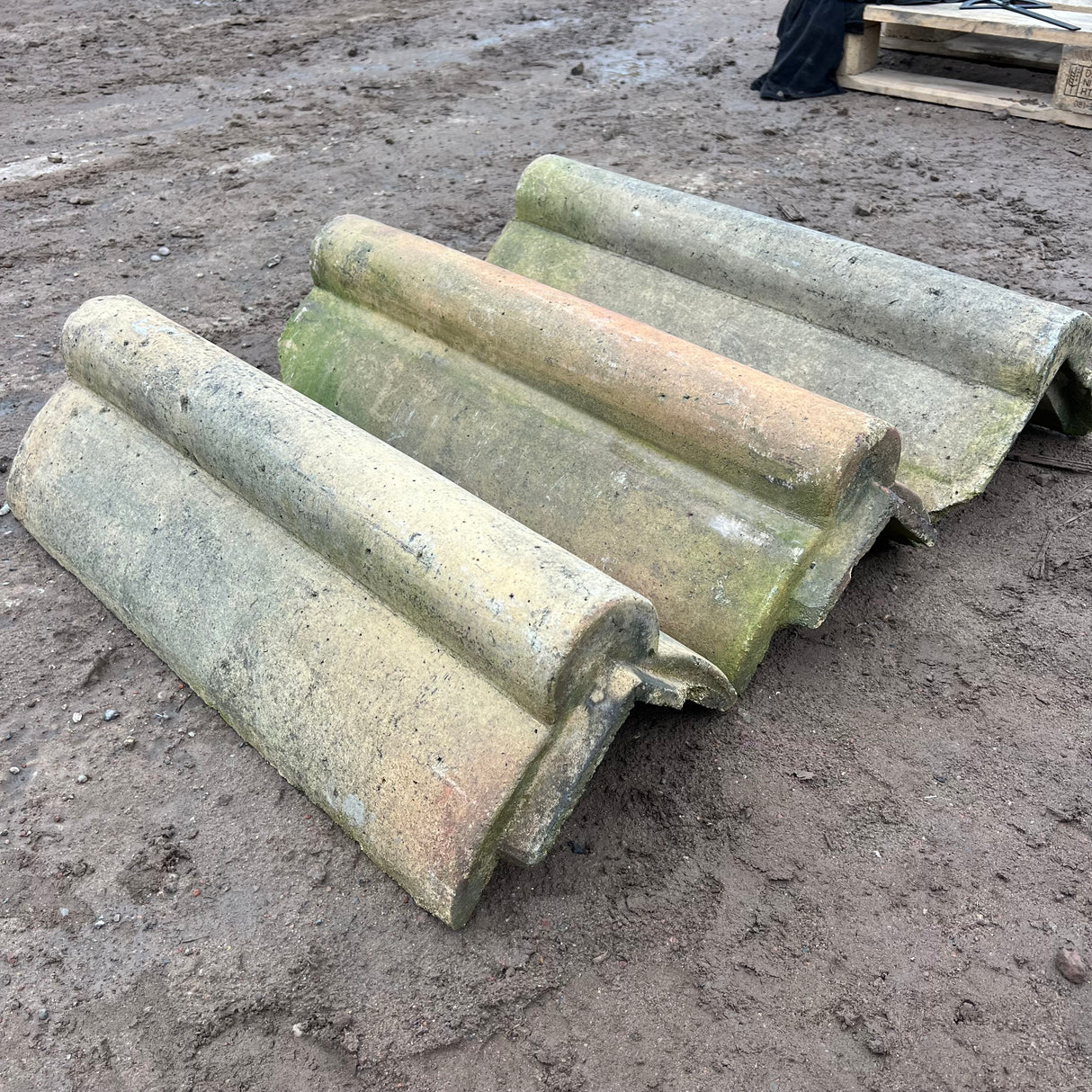 Reclaimed Buff Roll Top Clay Roof Ridge Tile - Job Lot