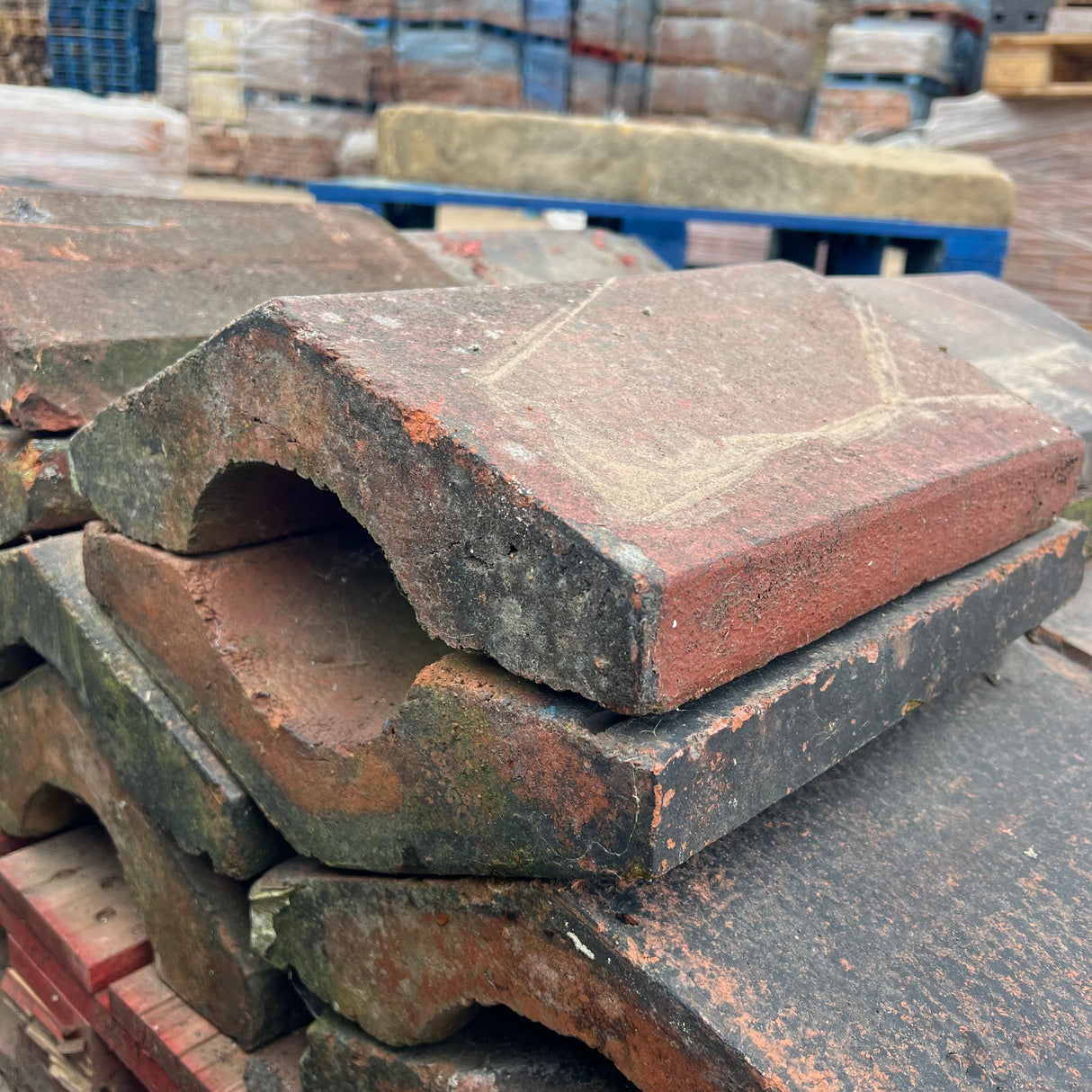 Reclaimed Weathered Red Triangle Wall Coping Brick - Job Lot of 25ft