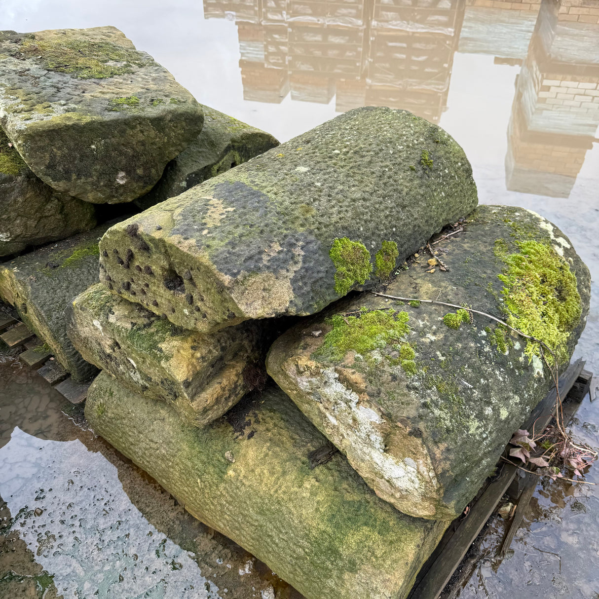 Reclaimed Round Stone Coping - Job Lot