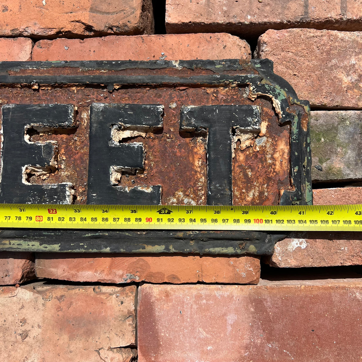 Original Cast Iron ‘Queen Street’ Sign
