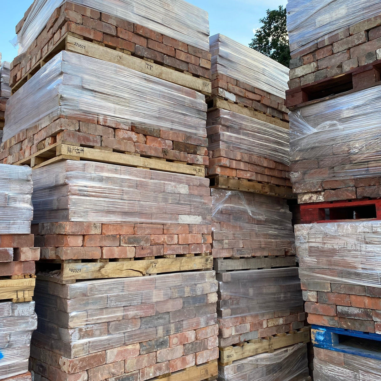 65mm Reclaimed Pre-War Common Wirecut Bricks | Pack of 250 Bricks - Reclaimed Brick Company