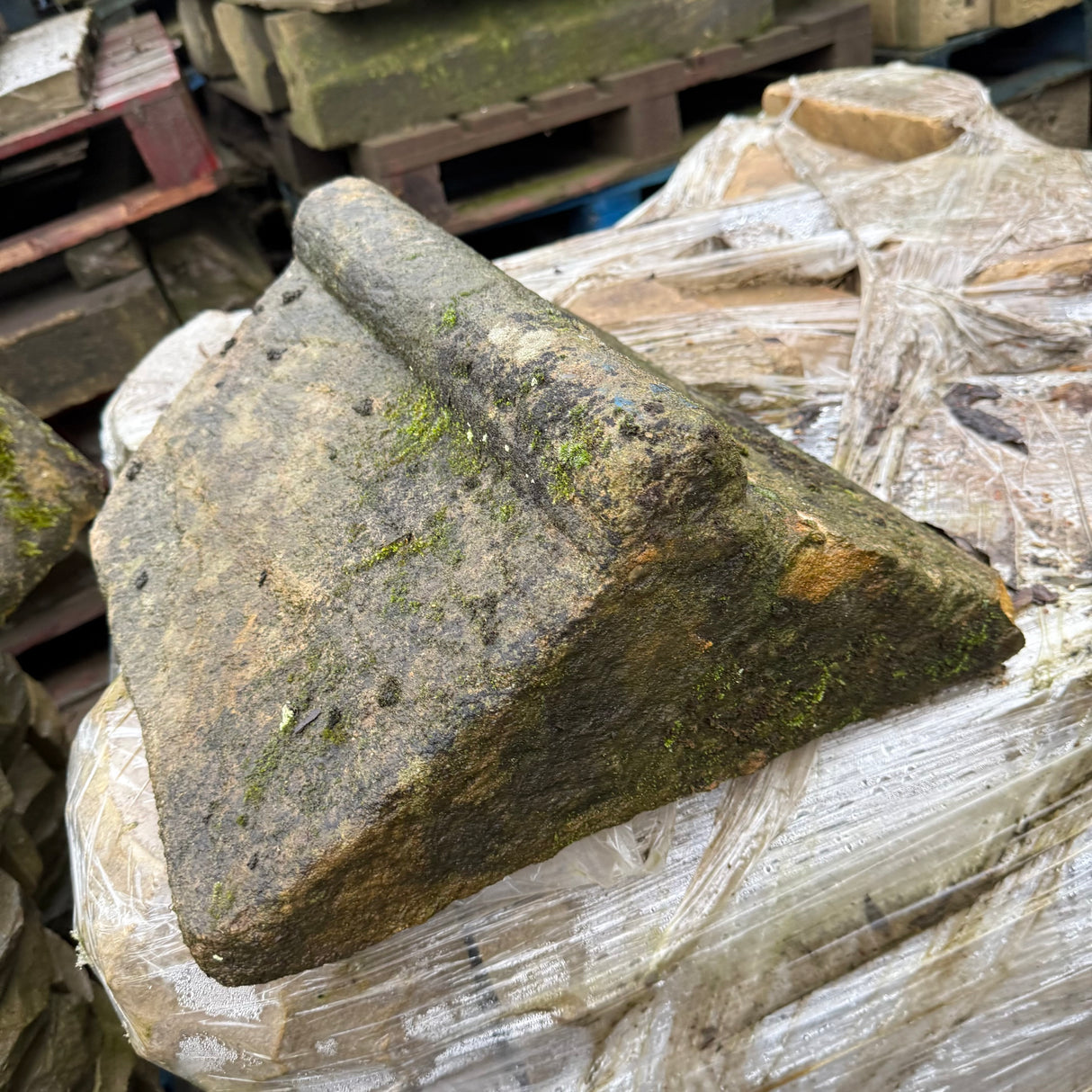 Reclaimed Roll Top Stone Coping - Job Lot