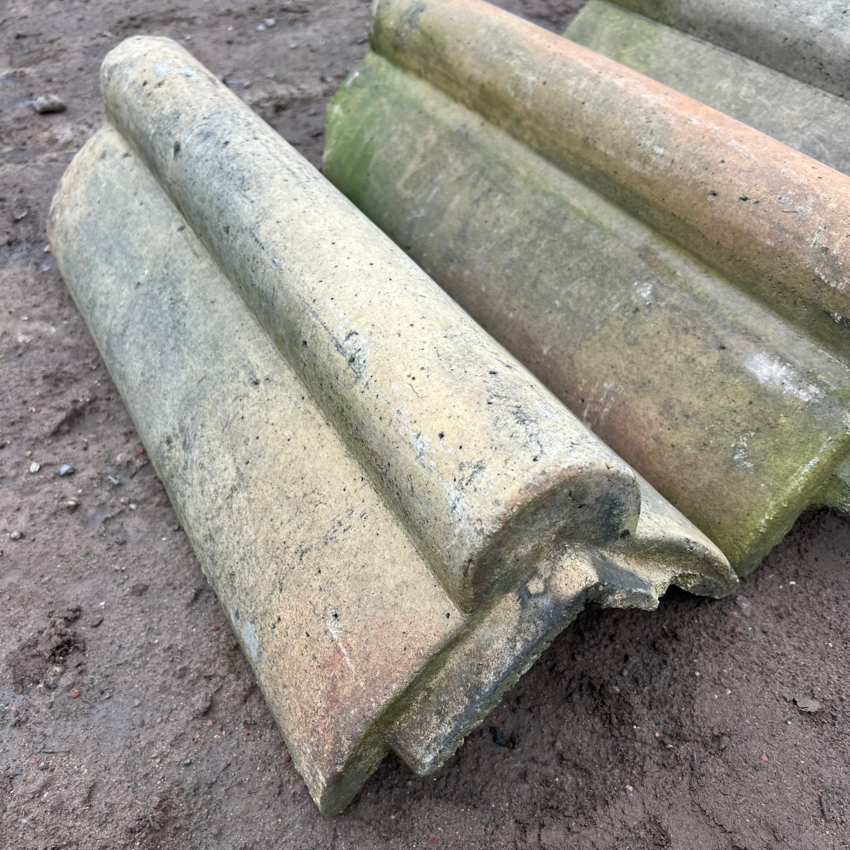 Reclaimed Buff Roll Top Clay Roof Ridge Tile - Job Lot