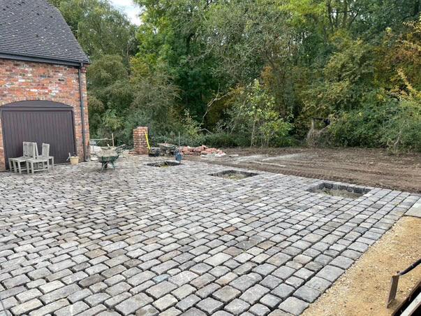 Reclaimed Grit Stone Cobble Driveway in Cotswolds