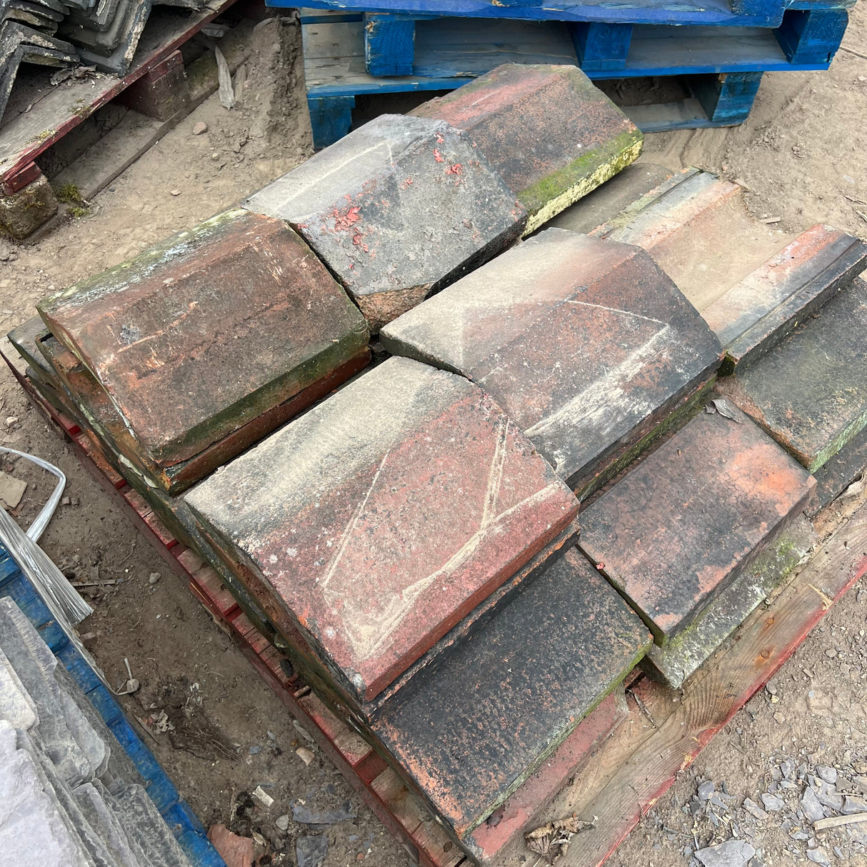 Reclaimed Weathered Red Triangle Wall Coping Brick - Job Lot of 25ft