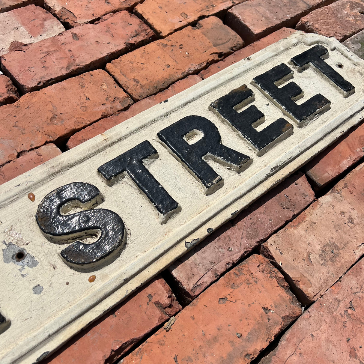 Original Cast Iron ‘Queen Street’ Sign