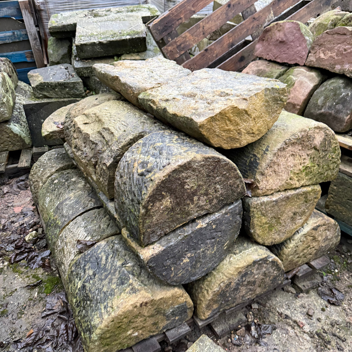 Reclaimed Round Coping Stone - Job Lot