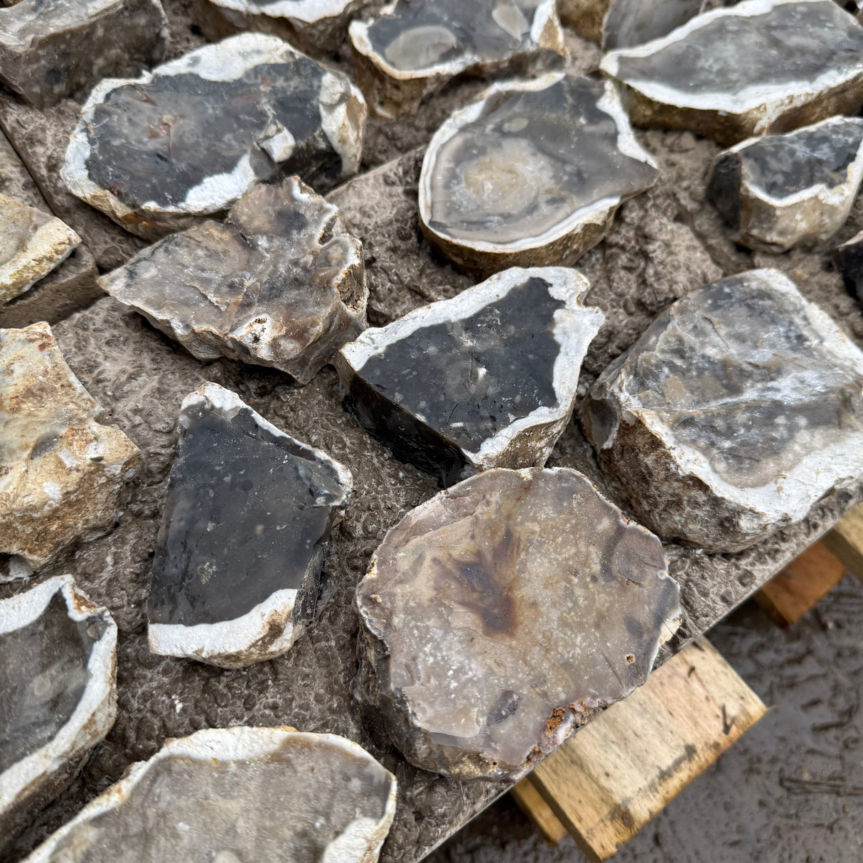 Natural Knapped Flint Cladding Blocks - Per SQM