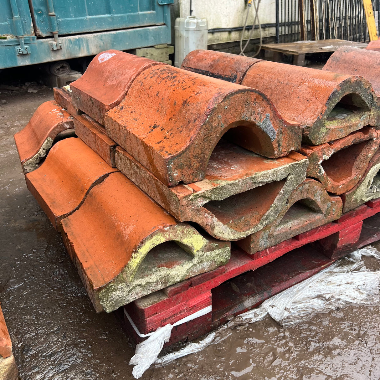 Reclaimed Saddleback Wall Coping Bricks - Job Lot of 25