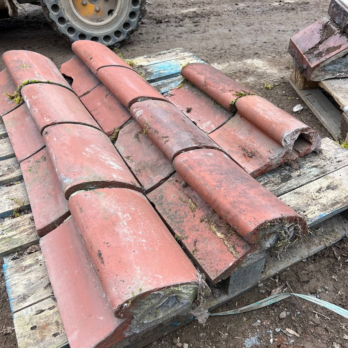 Reclaimed Terracotta Red Wave Wall Coping Brick - Job Lot of 10ft
