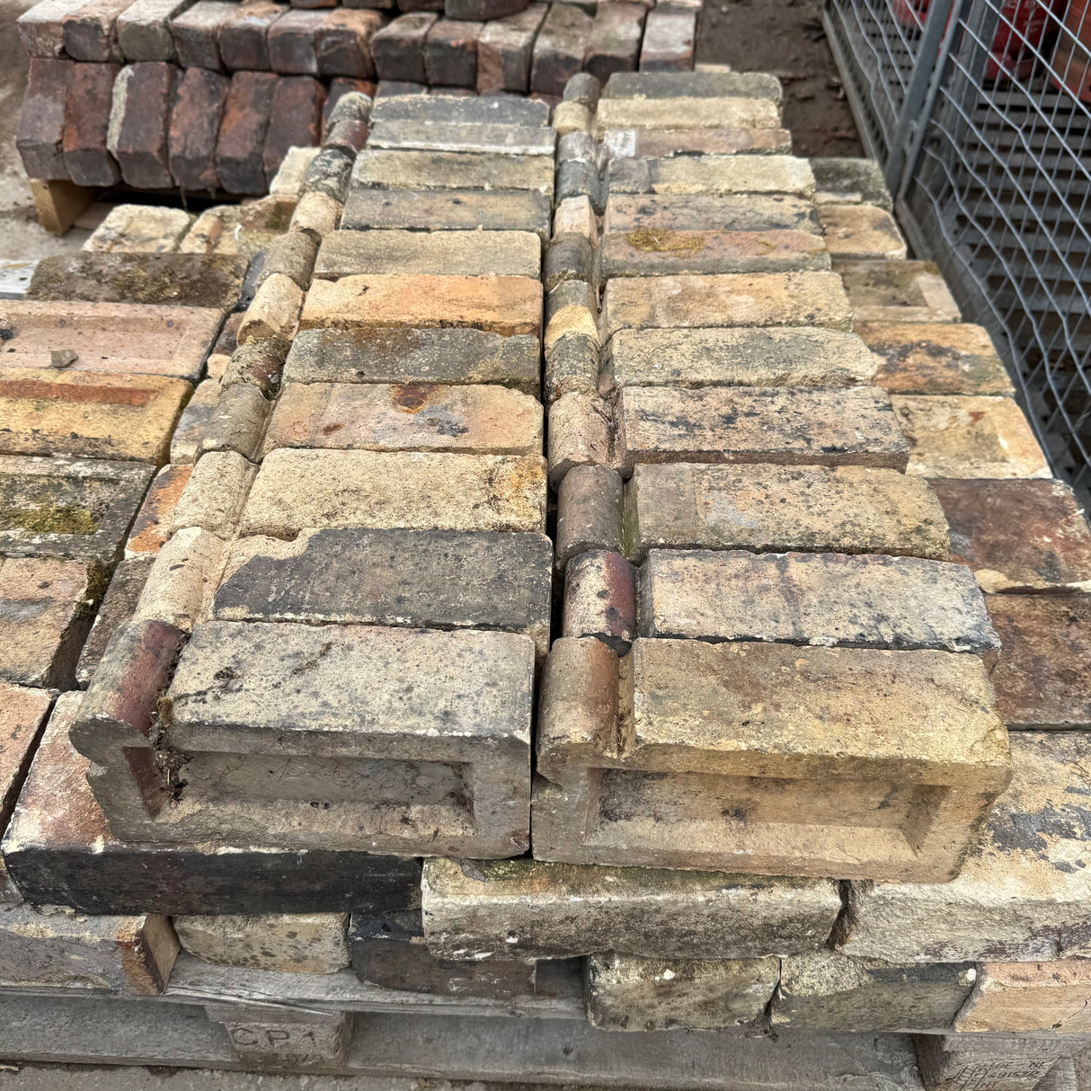 Reclaimed Cream Decorative Bricks - Job Lot of 23 Bricks