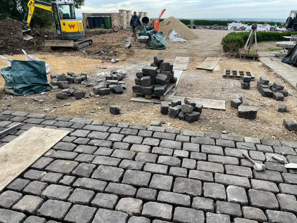 Reclaimed Grit Stone Cobble Driveway in Cotswolds