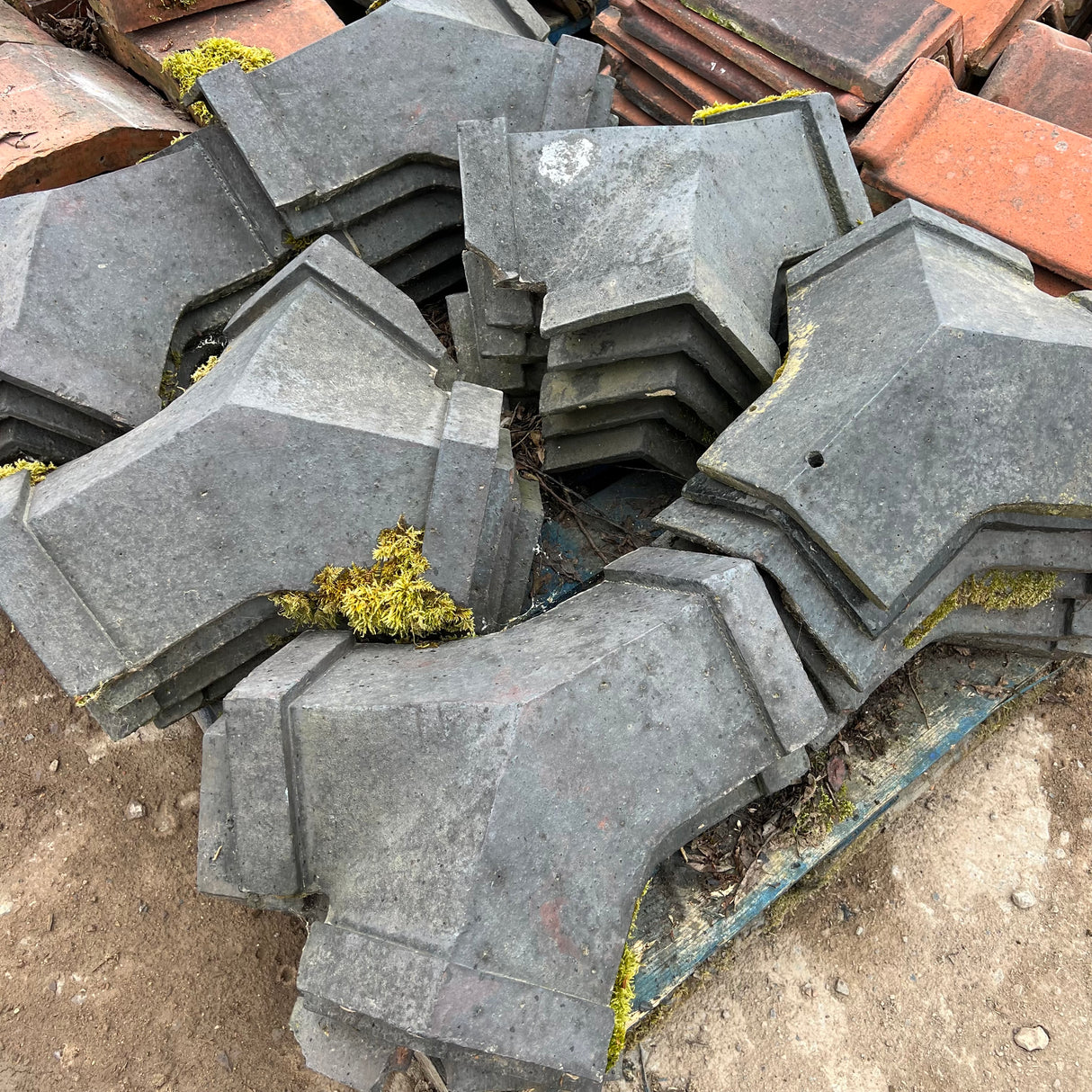 Reclaimed Staffordshire Blue Y Ridge Three Way Hip Junction Clay Ridge Tile