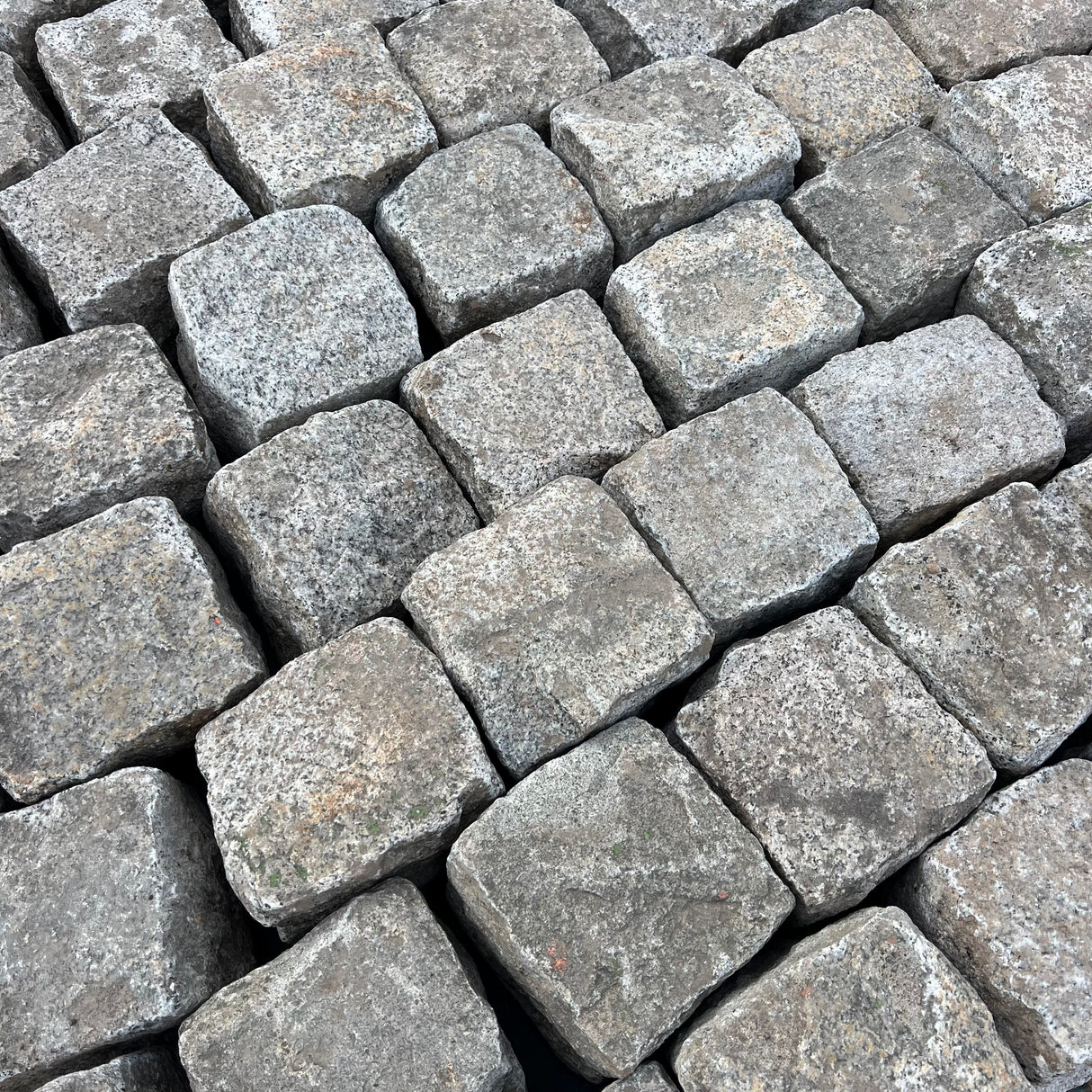 Reclaimed Granite 4" x 4" London Street Cobbles - Bulk Bag