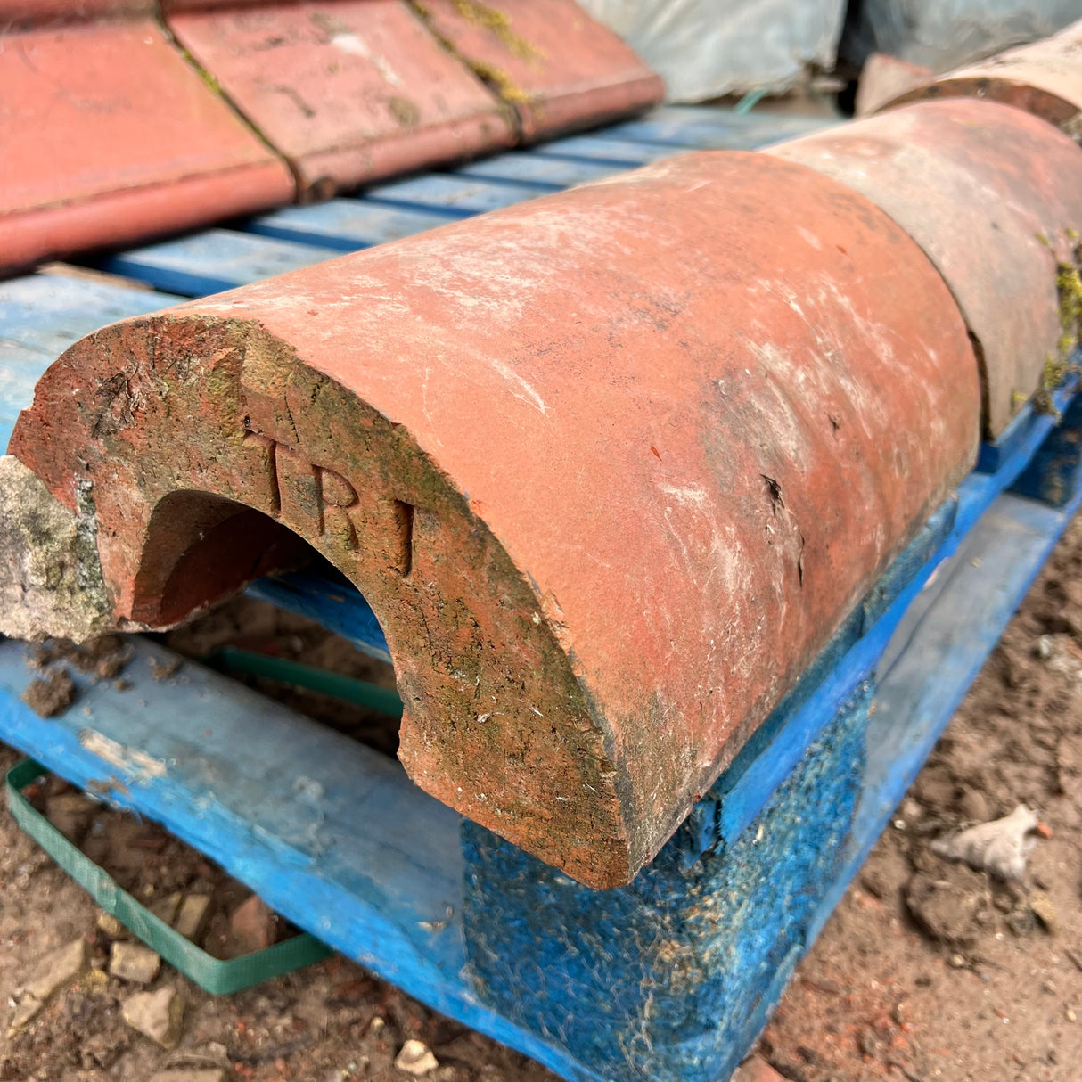 Reclaimed Terracotta Red Wall Coping Brick - Job Lot of 4 ft