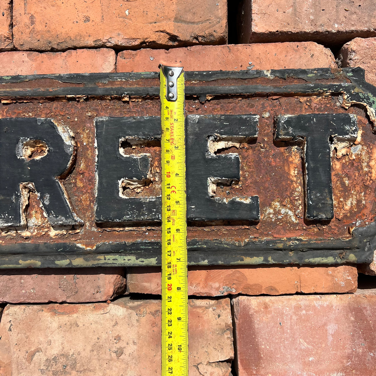 Original Cast Iron ‘Queen Street’ Sign