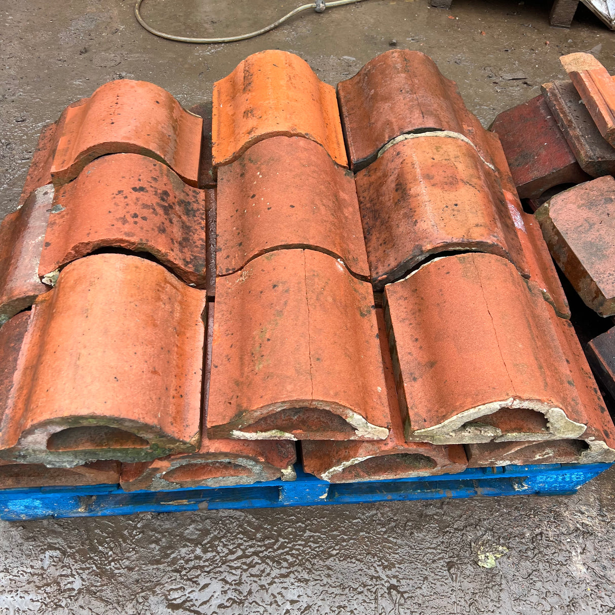 Reclaimed Saddleback Wall Coping Bricks - Job Lot of 21