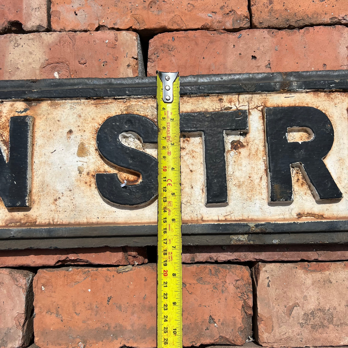 Original Cast Iron ‘Queen Street’ Sign