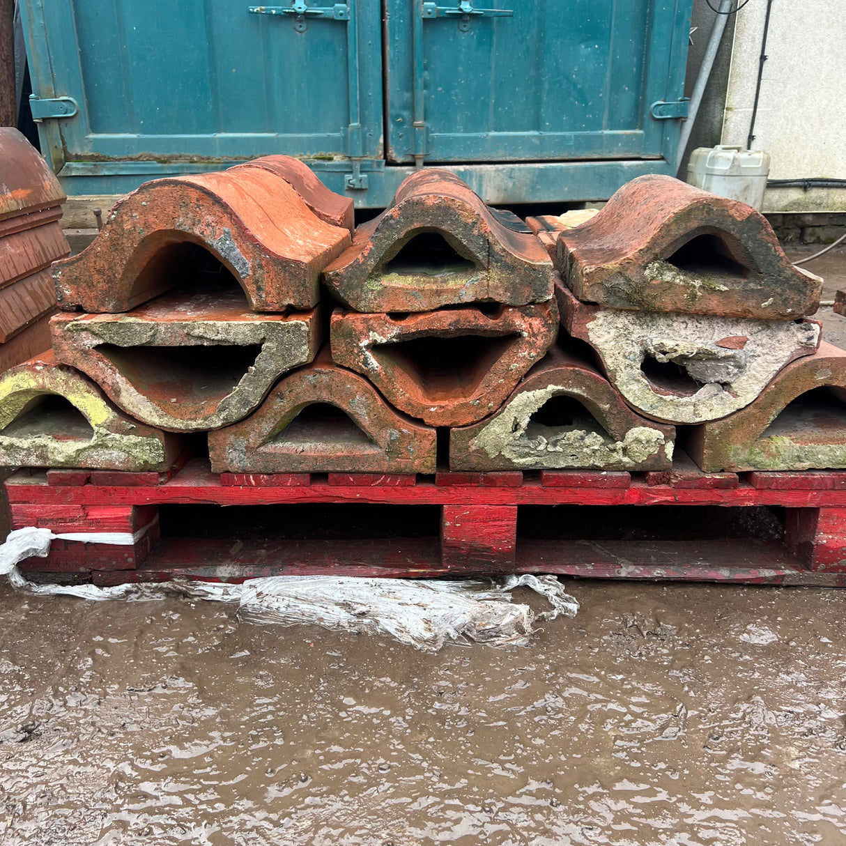 Reclaimed Saddleback Wall Coping Bricks - Job Lot of 25