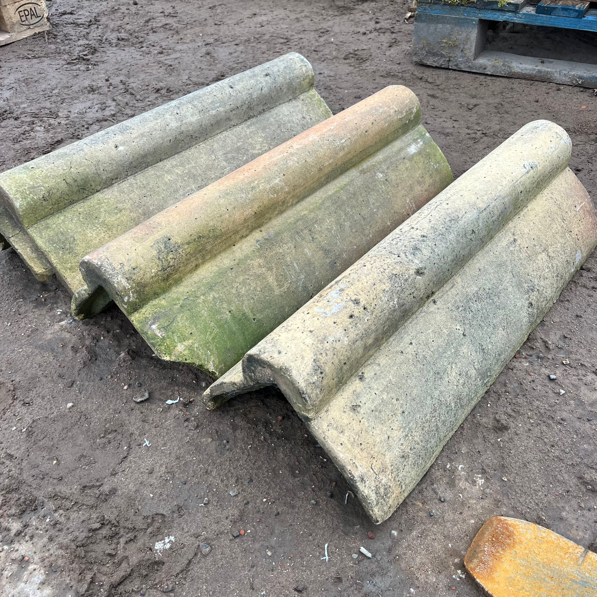 Reclaimed Buff Roll Top Clay Roof Ridge Tile - Job Lot