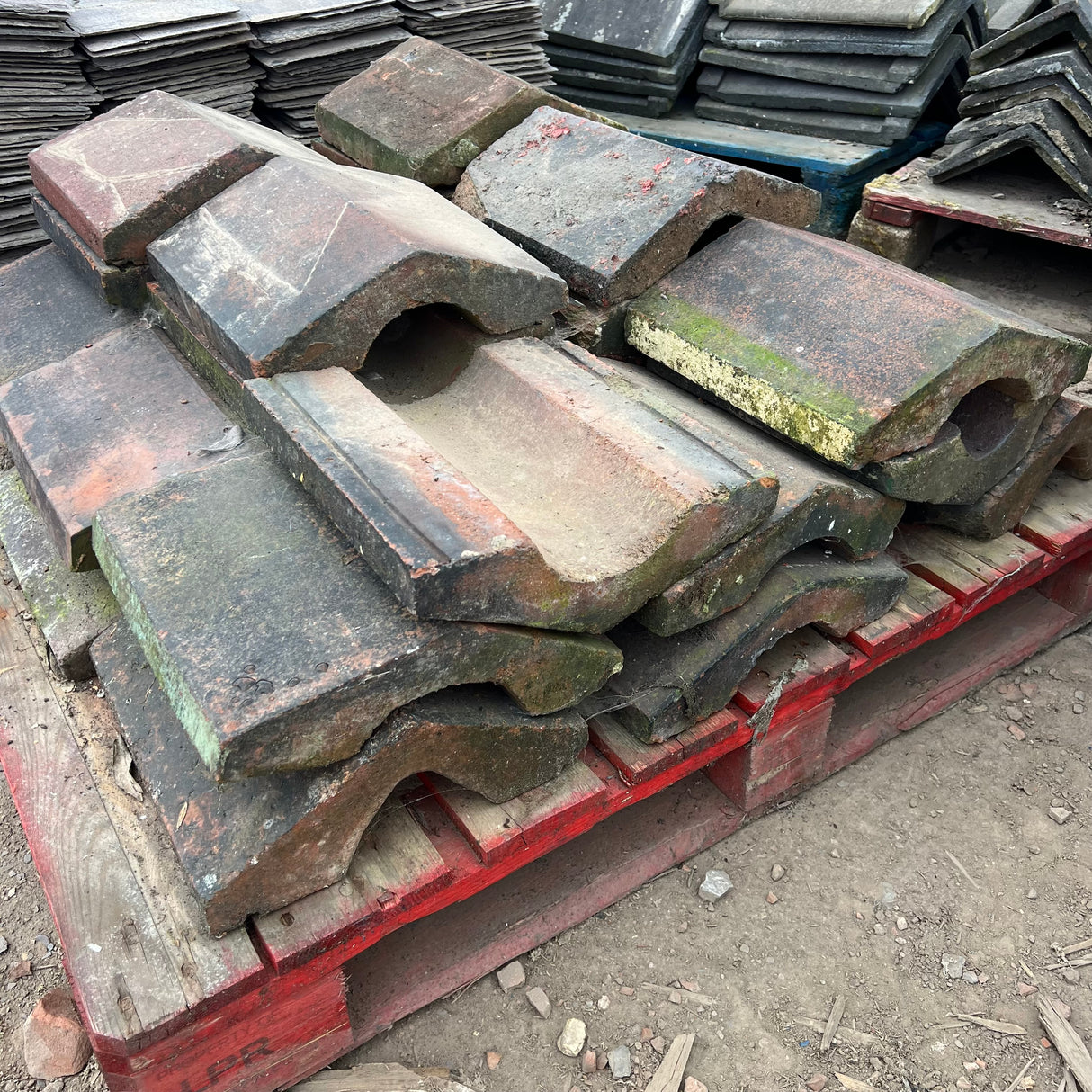 Reclaimed Weathered Red Triangle Wall Coping Brick - Job Lot of 25ft