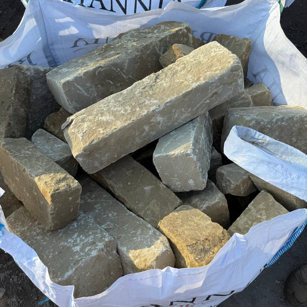 Tumbled Farmhouse Walling Stone - Per Bag
