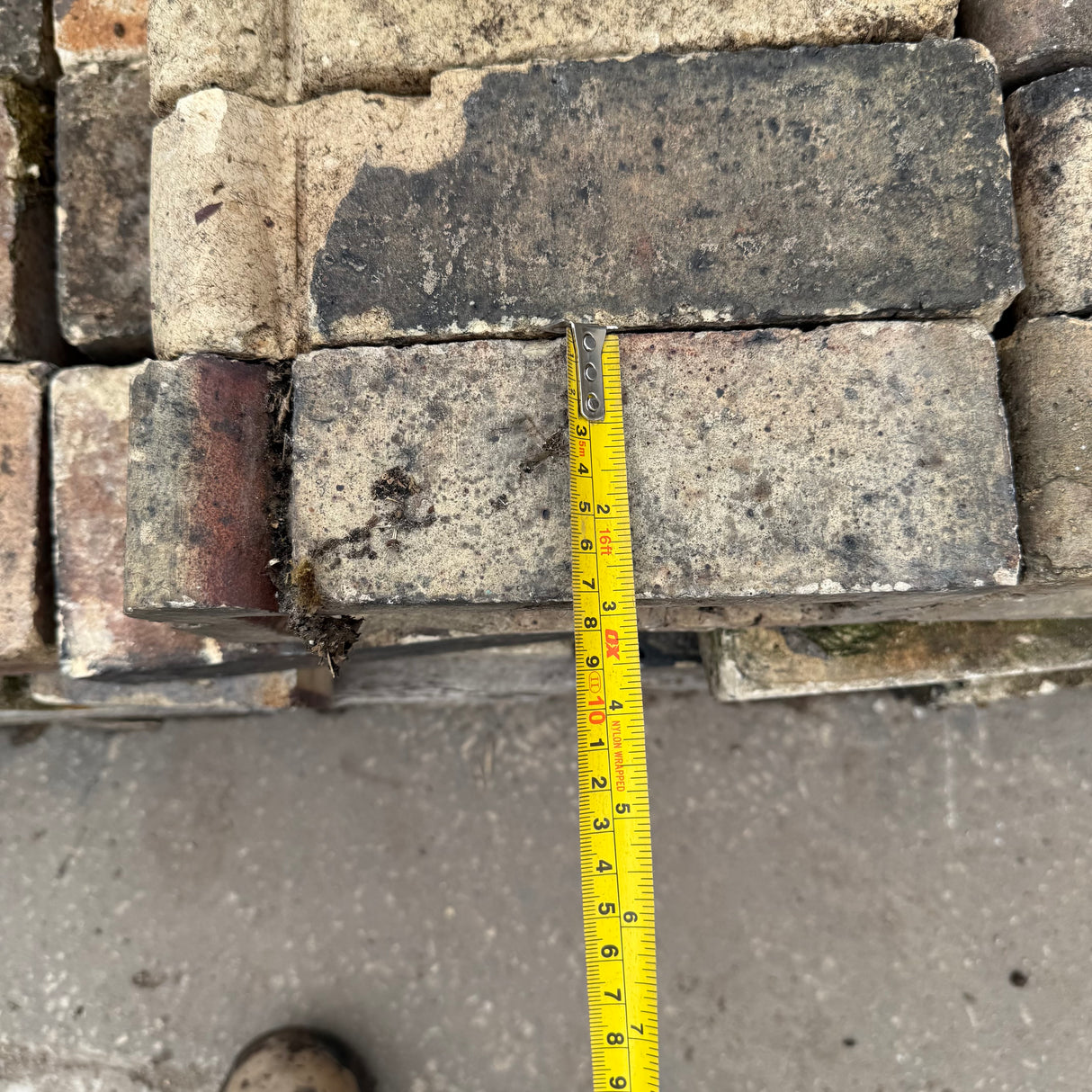 Reclaimed Cream Decorative Bricks - Job Lot of 23 Bricks