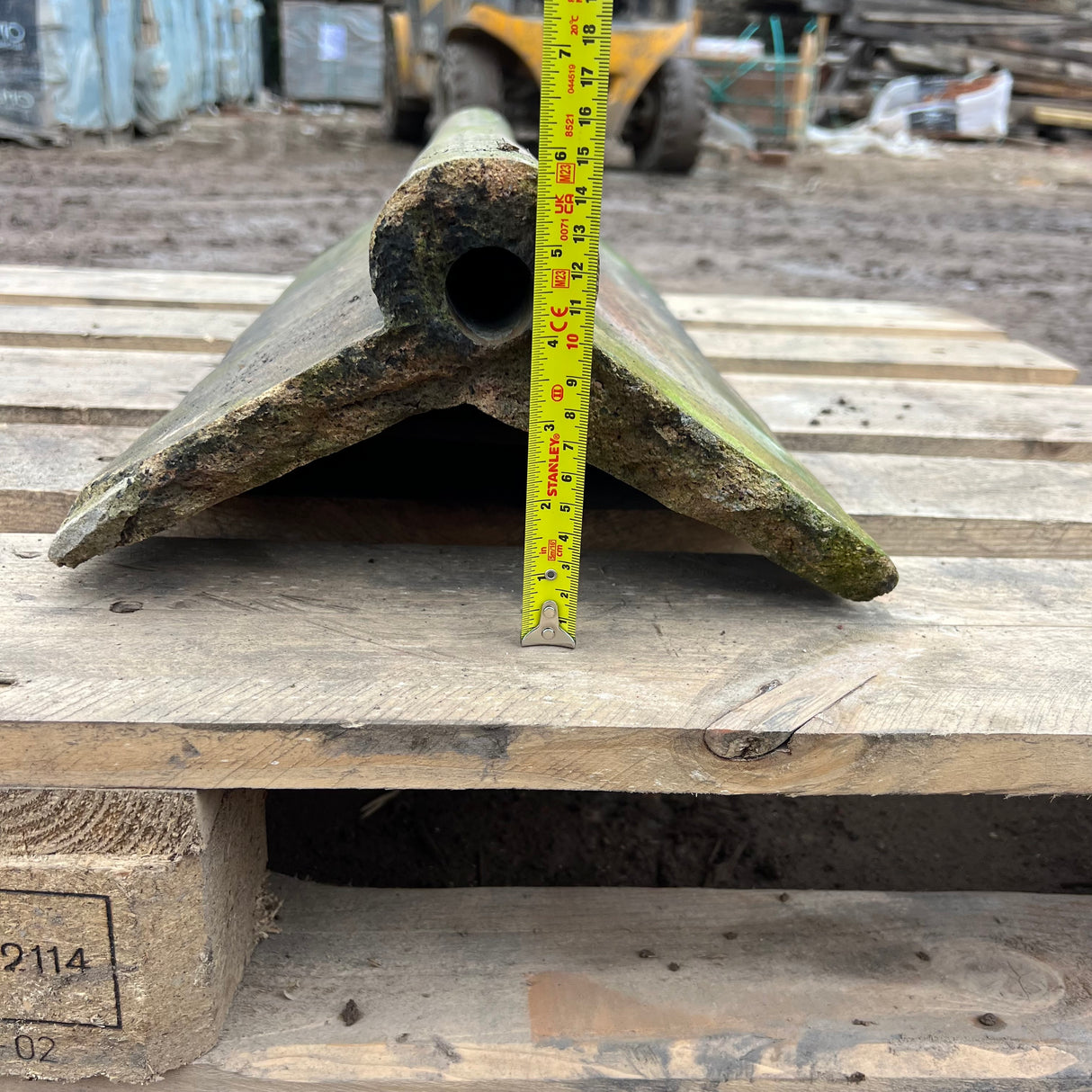 Reclaimed Buff Roll Top 23" Clay Roof Ridge Tile - 110 Degree