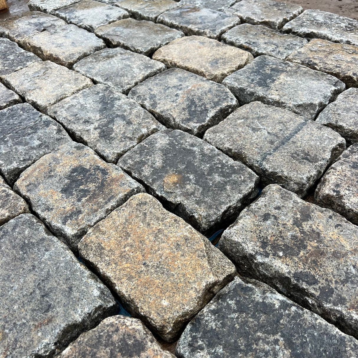 Reclaimed Mixed Granite Cobble Tops - Per SQM