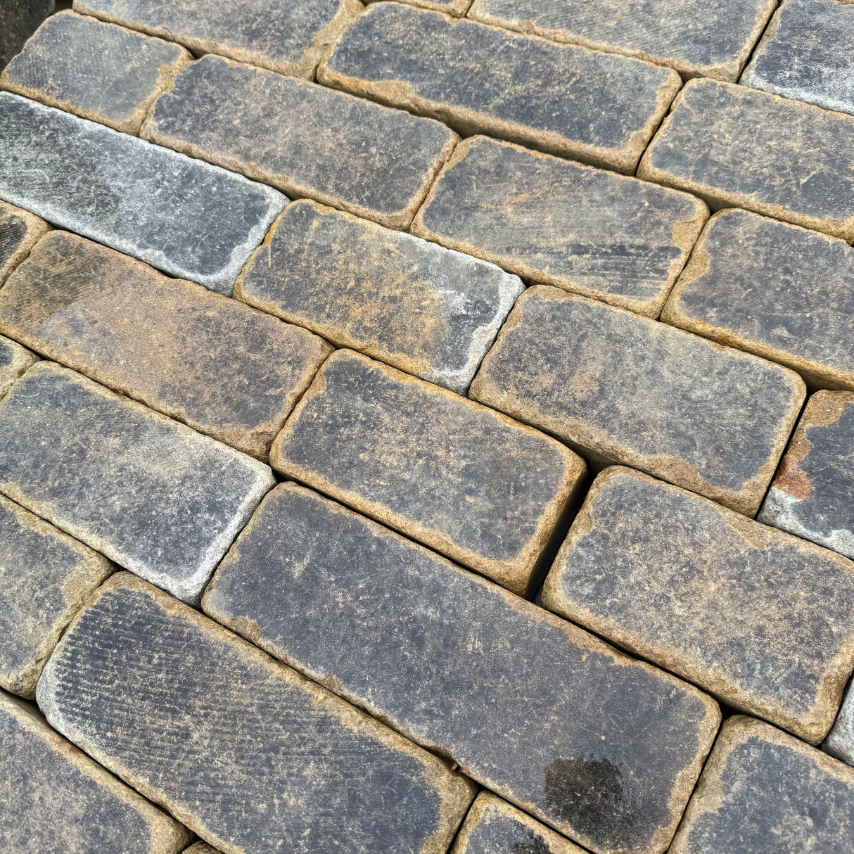 Weathered Yorkshire Stone Setts - 100mm x Random Lengths
