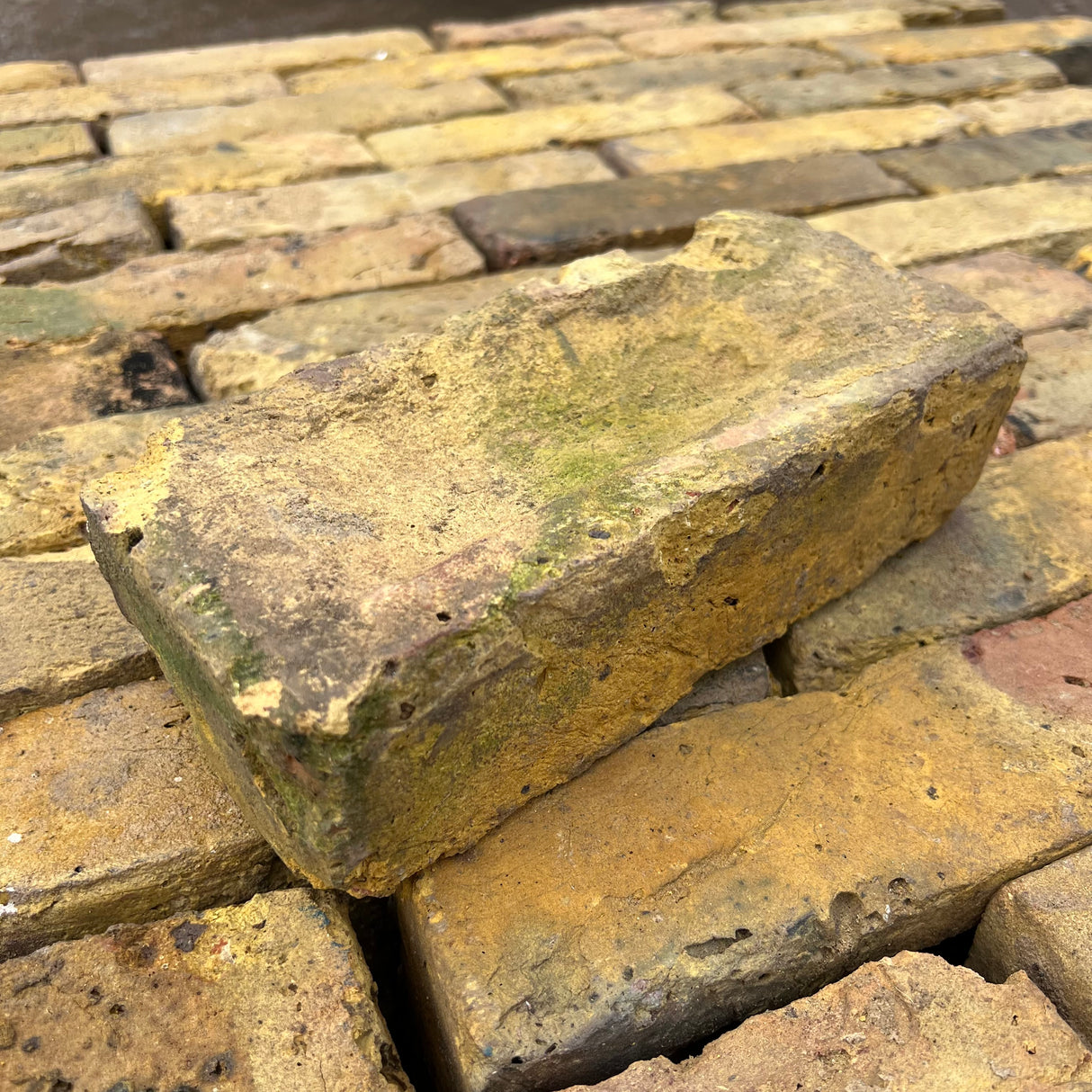 Genuine Reclaimed London Yellow Stock Handmade Bricks | Pack of 250 Bricks | Free Delivery