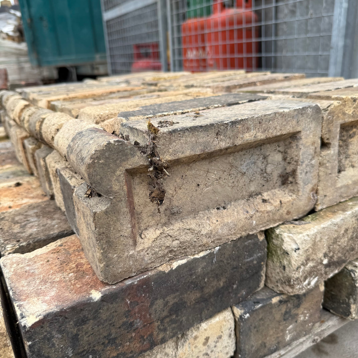 Reclaimed Cream Decorative Bricks - Job Lot of 23 Bricks