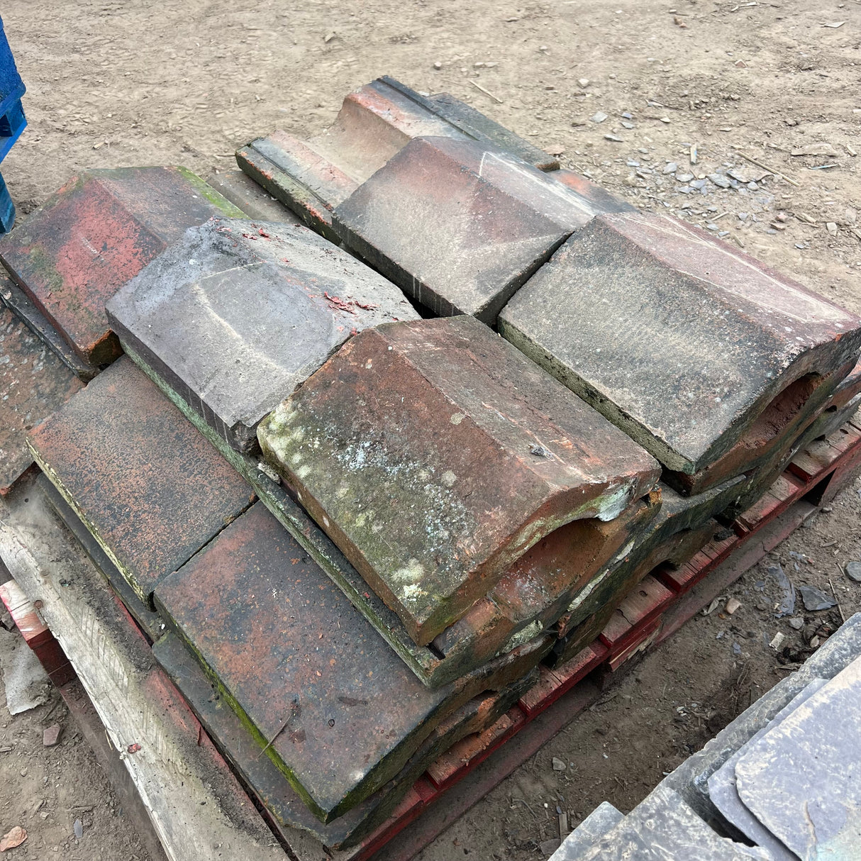 Reclaimed Weathered Red Triangle Wall Coping Brick - Job Lot of 25ft