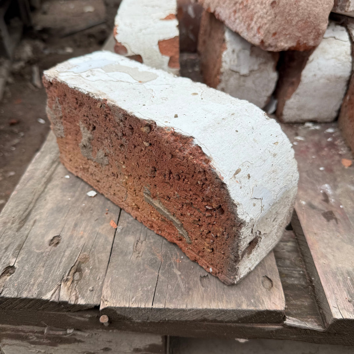 Reclaimed Wirecut Bullnose Bricks