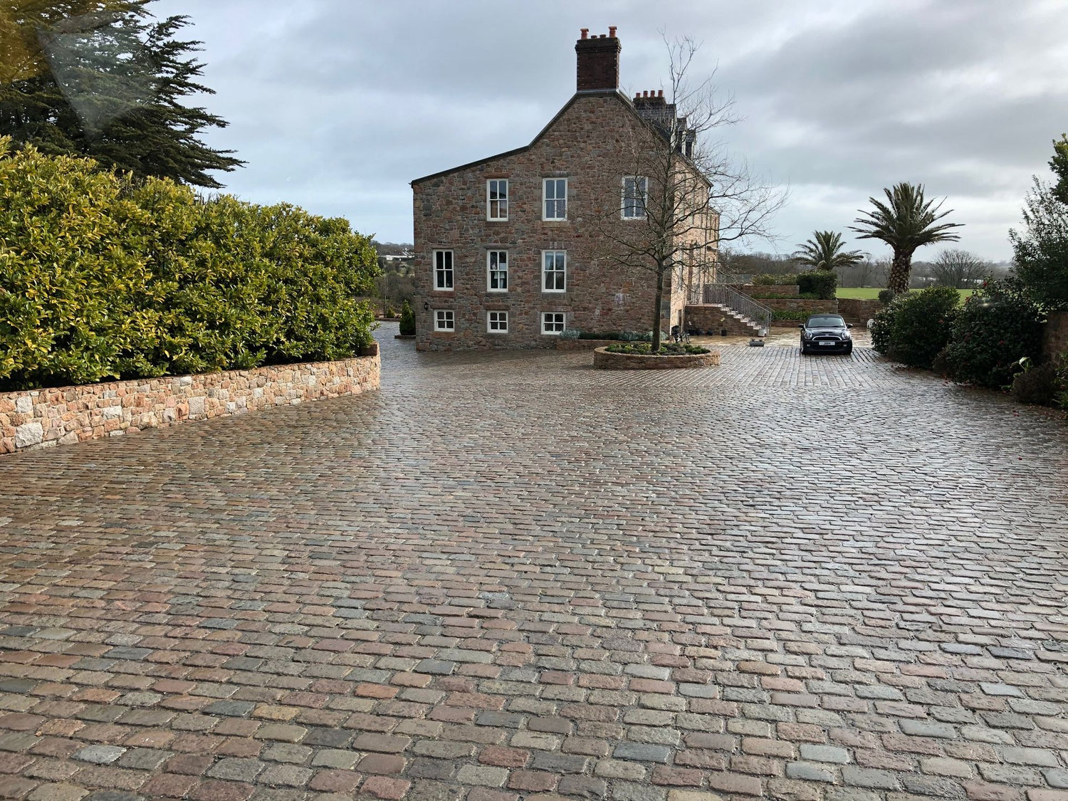 Reclaimed Granite Cobble Tops Driveway in Scotland