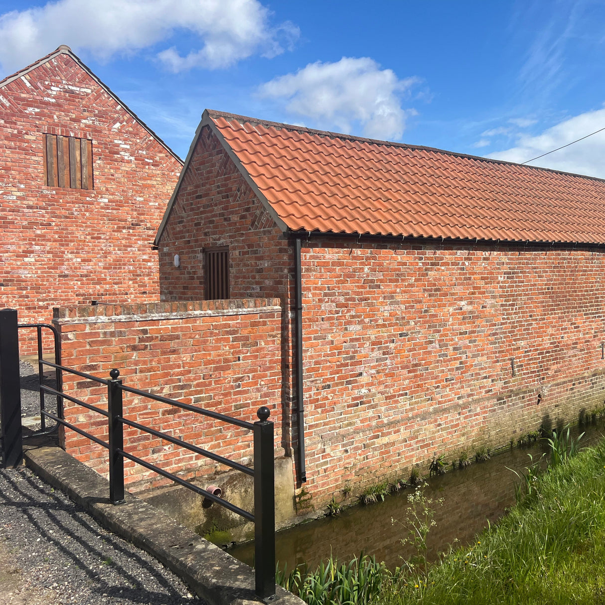 Reclaimed Handmade Farmhouse Imperial Bricks | Pack of 250 Bricks | Free Delivery