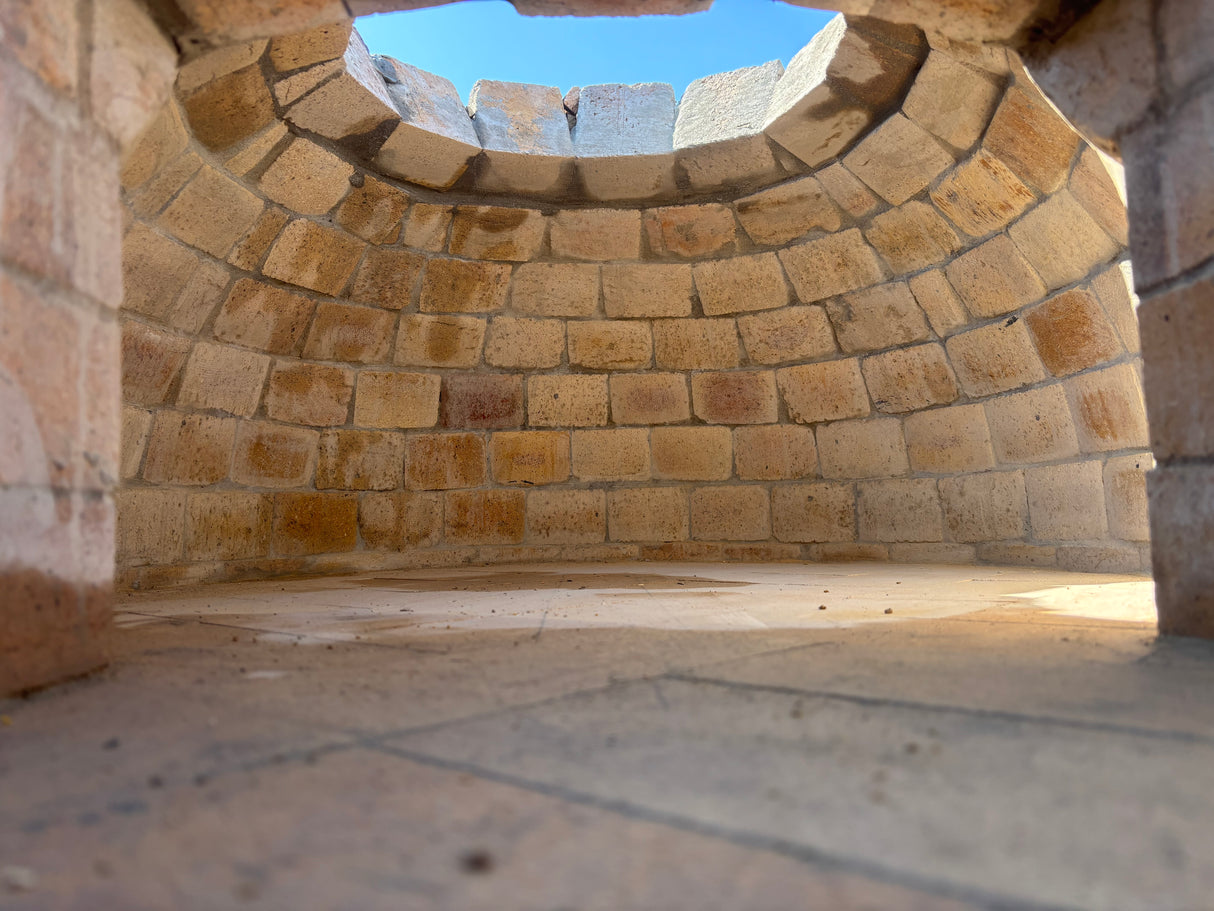 Reclaimed Refractory Furnace Fire Bricks - Ideal For BBQ , Pizza Oven and Fireplaces